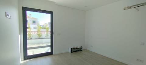 T2 com varanda, garagem dupla e acabamentos modernos em Cabanas de Tavira