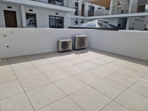 T2 no rés-do-chão com piscina e garagem em condomínio em Cabanas de Tavira