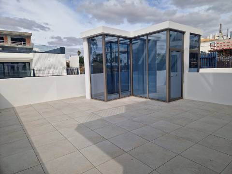 T2 no rés-do-chão com piscina e garagem em condomínio em Cabanas de Tavira