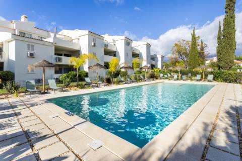 Apartamento T2 com terraço e piscina em Vale do Lobo