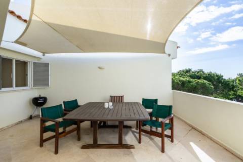 Apartamento T2 com terraço e piscina em Vale do Lobo