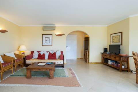 Apartamento T2 com terraço e piscina em Vale do Lobo