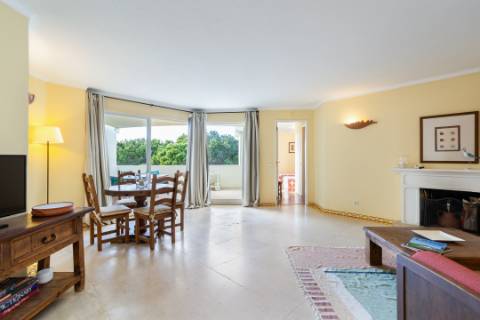 Apartamento T2 com terraço e piscina em Vale do Lobo