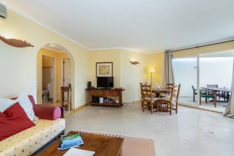 Apartamento T2 com terraço e piscina em Vale do Lobo