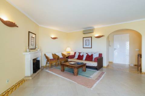 Apartamento T2 com terraço e piscina em Vale do Lobo