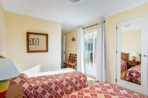 Apartamento T2 com terraço e piscina em Vale do Lobo