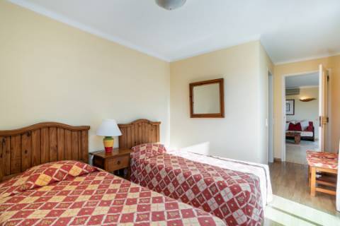 Apartamento T2 com terraço e piscina em Vale do Lobo