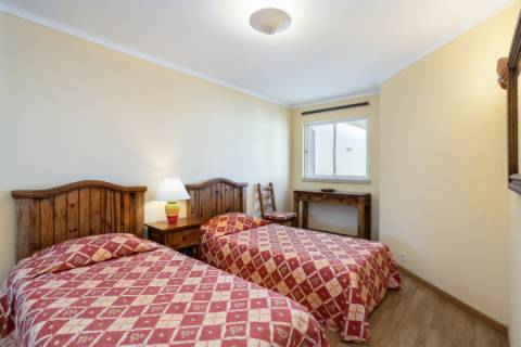 Apartamento T2 com terraço e piscina em Vale do Lobo