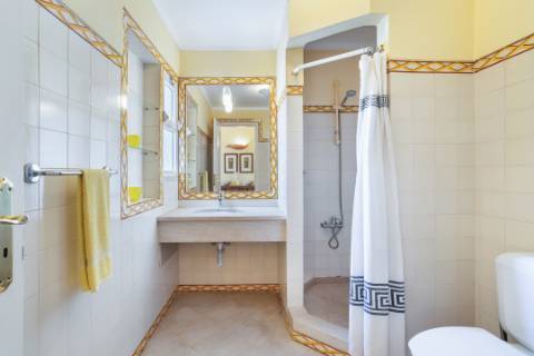 Apartamento T2 com terraço e piscina em Vale do Lobo