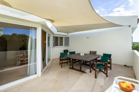Apartamento T2 com terraço e piscina em Vale do Lobo