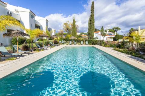 Apartamento T2 com terraço e piscina em Vale do Lobo