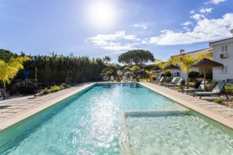 Apartamento T2 com terraço e piscina em Vale do Lobo
