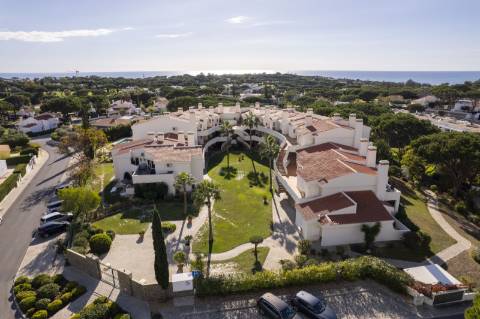 Apartamento T2 com terraço e piscina em Vale do Lobo