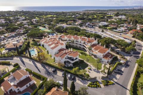 Apartamento T2 com terraço e piscina em Vale do Lobo