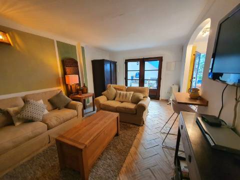 Moradia típica com pátio e terraço no centro de Tavira, perto do rio Gilão.