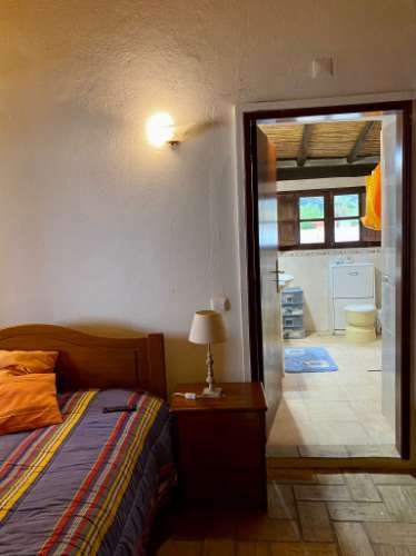 Moradia térrea T3 com terreno, privacidade e charme rústico, perto da Luz de Tavira