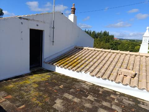 Moradia térrea T3 com terreno, privacidade e charme rústico, perto da Luz de Tavira