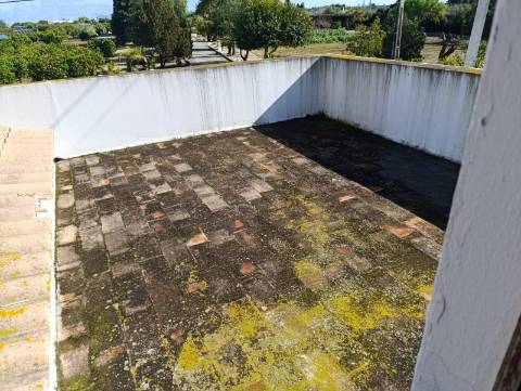 Moradia térrea T3 com terreno, privacidade e charme rústico, perto da Luz de Tavira