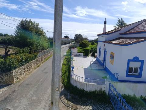 Moradia térrea T3 com terreno, privacidade e charme rústico, perto da Luz de Tavira