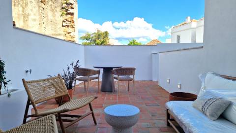 Moradia T3 luxuosa, em Tavira com piscina e estacionamento privado