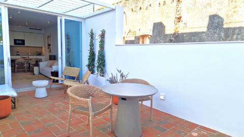 Moradia T3 luxuosa, em Tavira com piscina e estacionamento privado