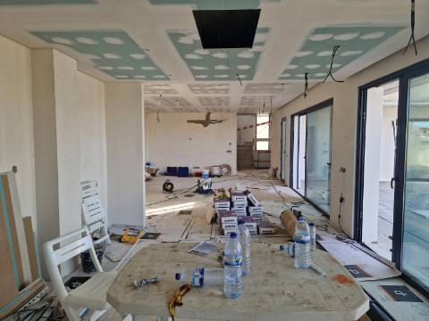 Moradia moderna T5, com garagem e piscina, para venda em Tavira