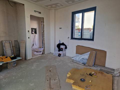 Moradia moderna T5, com garagem e piscina, para venda em Tavira