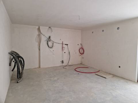 Moradia moderna T5, com garagem e piscina, para venda em Tavira