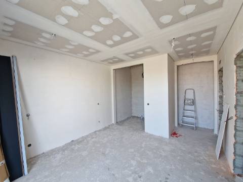 Moradia moderna T5, com garagem e piscina, para venda em Tavira