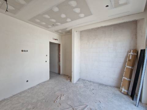 Moradia moderna T5, com garagem e piscina, para venda em Tavira