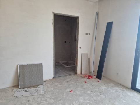 Moradia moderna T5, com garagem e piscina, para venda em Tavira