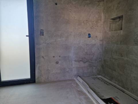 Moradia moderna T5, com garagem e piscina, para venda em Tavira