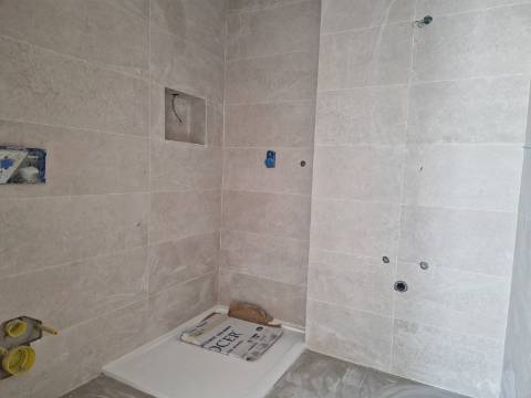 Moradia moderna T5, com garagem e piscina, para venda em Tavira