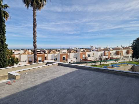 Moradia moderna T5, com garagem e piscina, para venda em Tavira