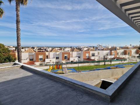 Moradia moderna T5, com garagem e piscina, para venda em Tavira
