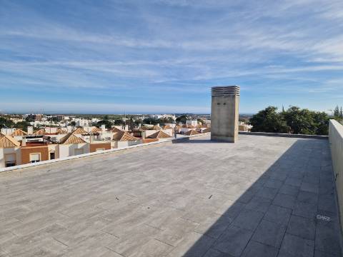 Moradia moderna T5, com garagem e piscina, para venda em Tavira