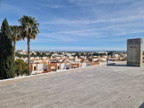 Moradia moderna T5, com garagem e piscina, para venda em Tavira