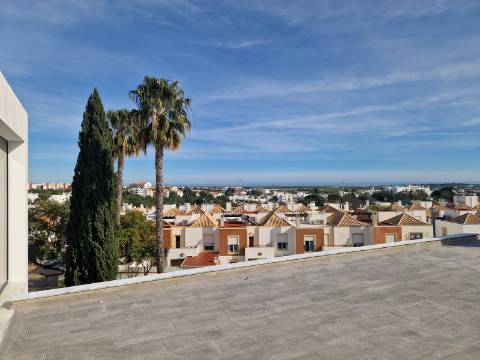 Moradia moderna T5, com garagem e piscina, para venda em Tavira
