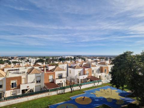 Moradia moderna T5, com garagem e piscina, para venda em Tavira