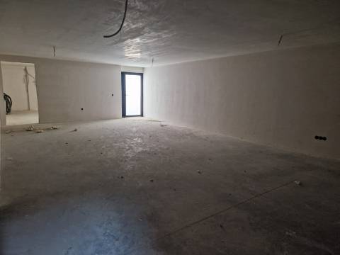 Moradia moderna T5, com garagem e piscina, para venda em Tavira