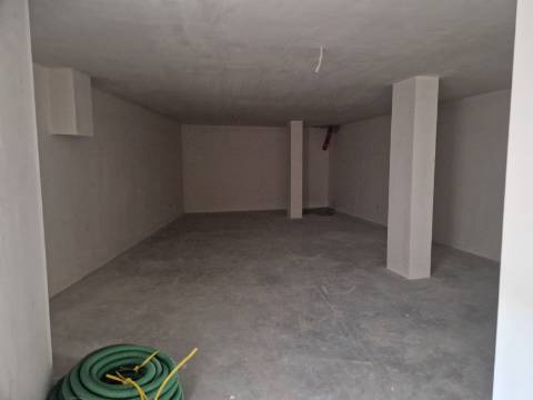 Moradia moderna T5, com garagem e piscina, para venda em Tavira