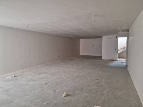 Moradia moderna T5, com garagem e piscina, para venda em Tavira