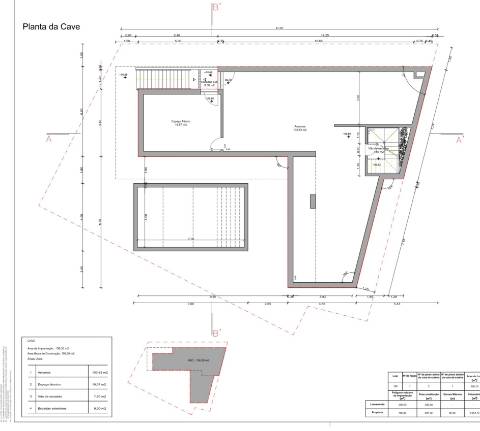 Moradia moderna T5, com garagem e piscina, para venda em Tavira