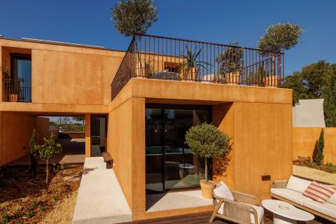 Moradia T3 Exclusiva em Vilamoura com Detalhes de Vanguarda