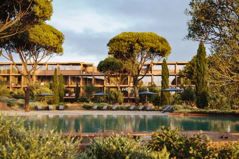 Apartamento T2 de Luxo em Vilamoura com Garagem e Piscina