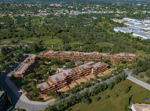 Apartamento T2 de Luxo em Vilamoura com Garagem e Piscina