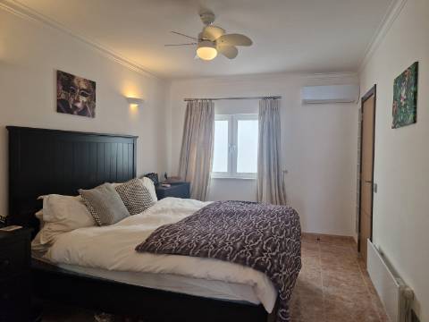 Apartamento T2 com terraço privado e suíte no centro de Olhão