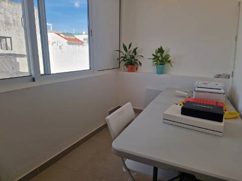 Apartamento T2 com terraço privado e suíte no centro de Olhão