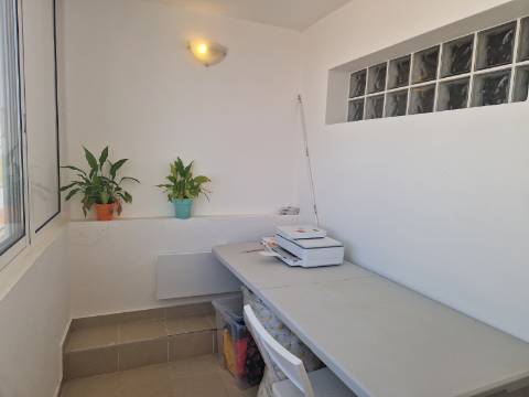Apartamento T2 com terraço privado e suíte no centro de Olhão