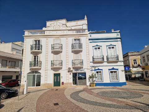 Apartamento T2 com terraço privado e suíte no centro de Olhão